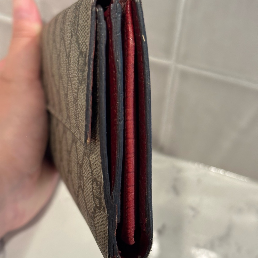 Authentic Gucci wallet - Picture 5 of 11